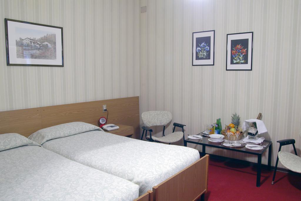 Hotel Margna Морбеньо Екстер'єр фото